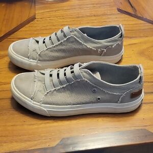 Blowfish Malibu Casual Gray Slip On Sneakers size 6.5